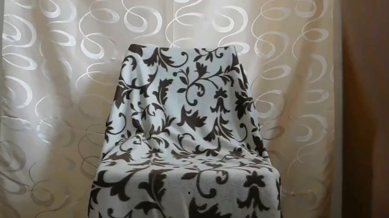 Watch this hot Latina scatting on a chair while getting off like a chair