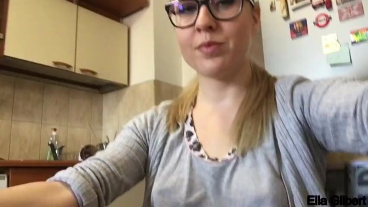 Watch this teen go crazy with her scat in extreme masturbation frenzy!