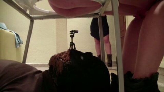 Spanish girls pooping on slave (11)