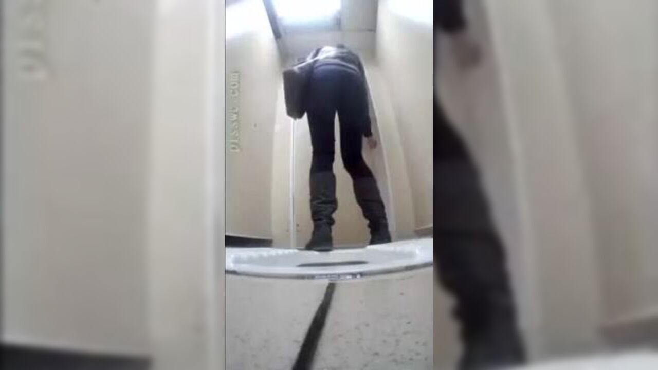 Watch this kinky toilet porn video featuring a scatty slave getting down and dirty