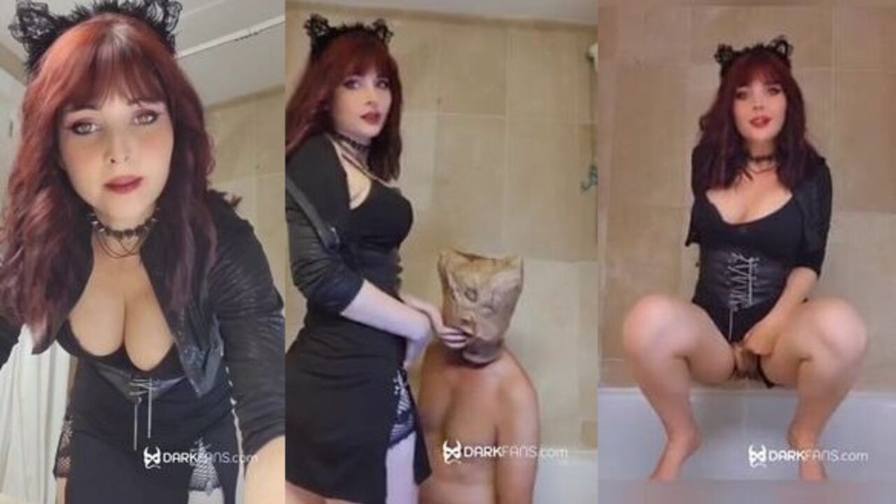 Watch how this filthy slut gets off with her own golden shower in the Bañera