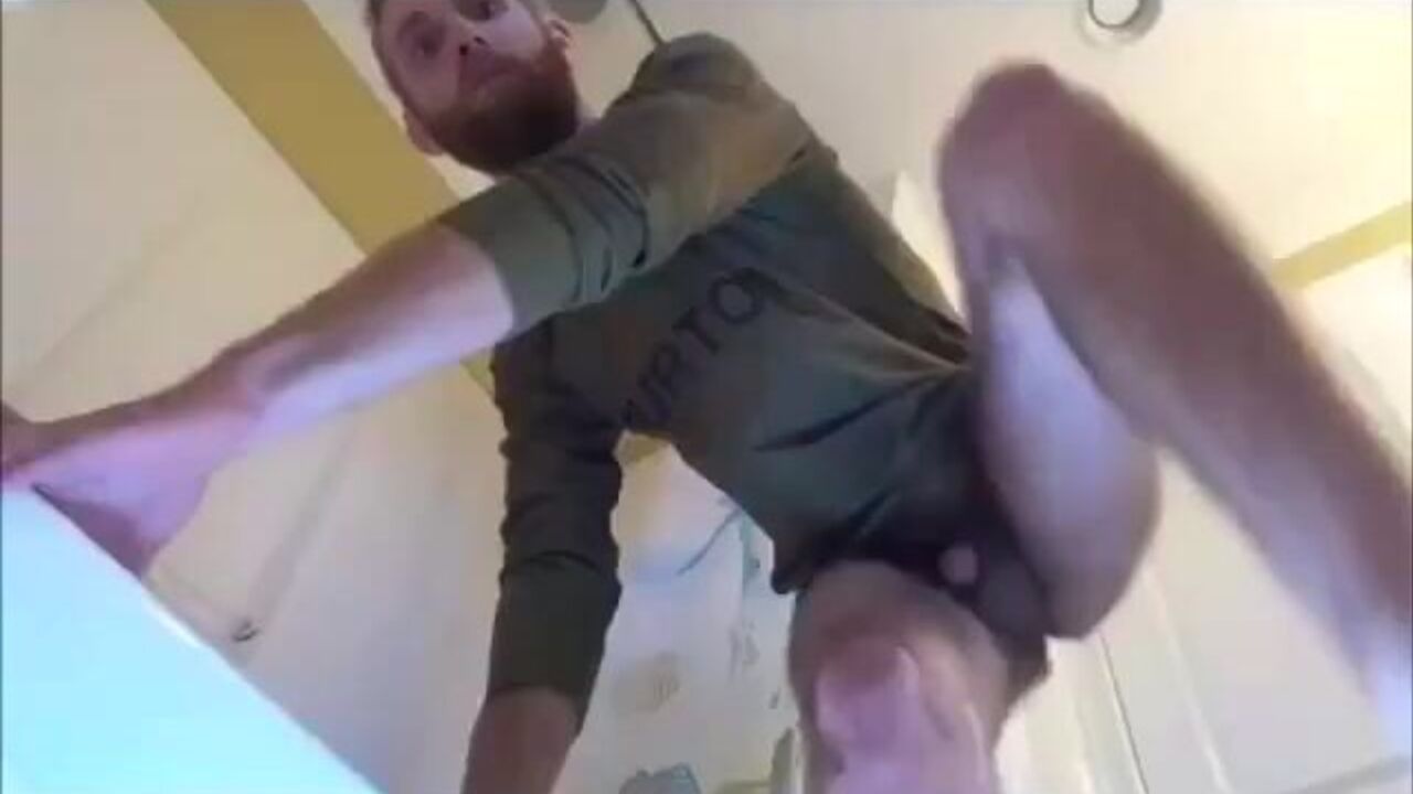 Watch this hairy dude scatting & pooping solo in a wild hairy session