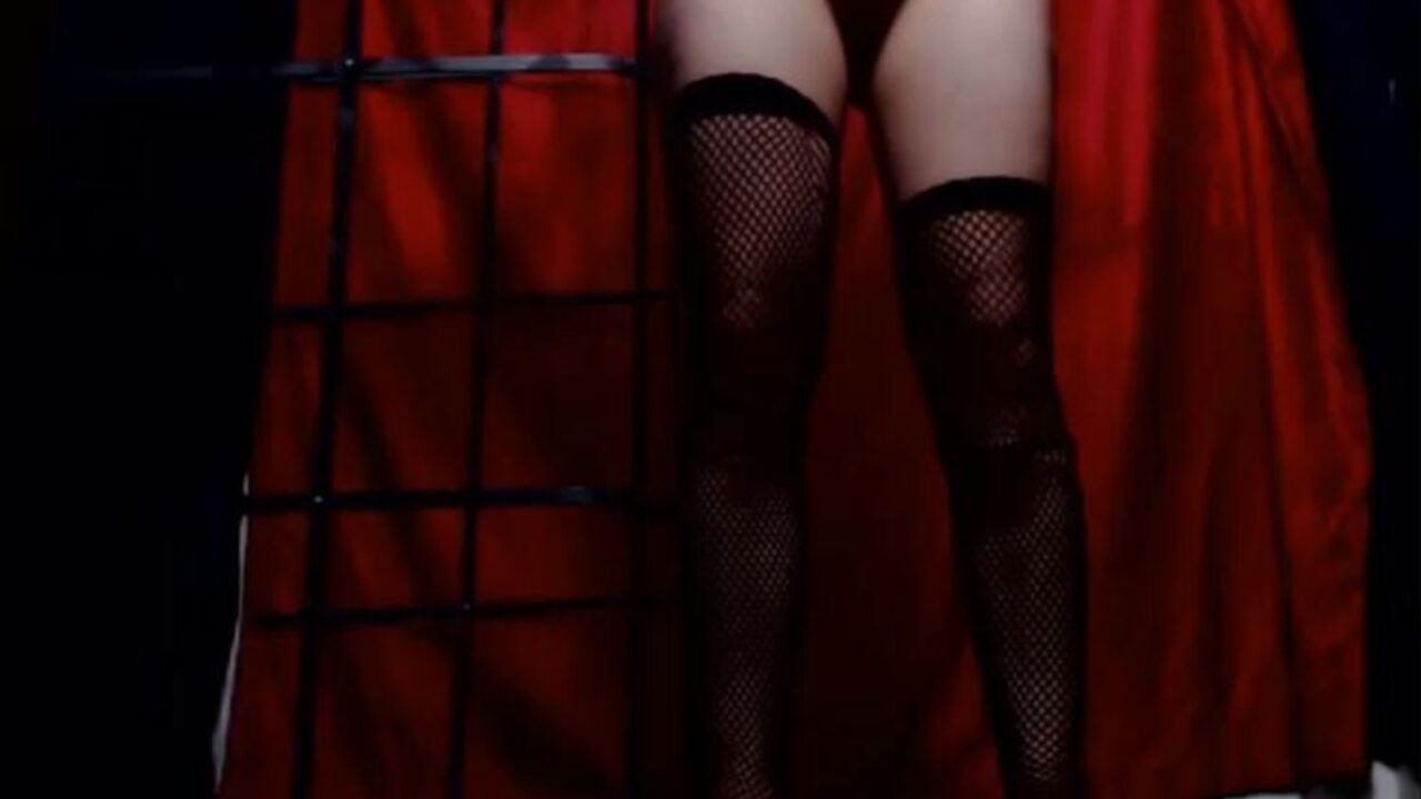 Amuraxx and Kitty Pride share a squirting scat party with explosive results