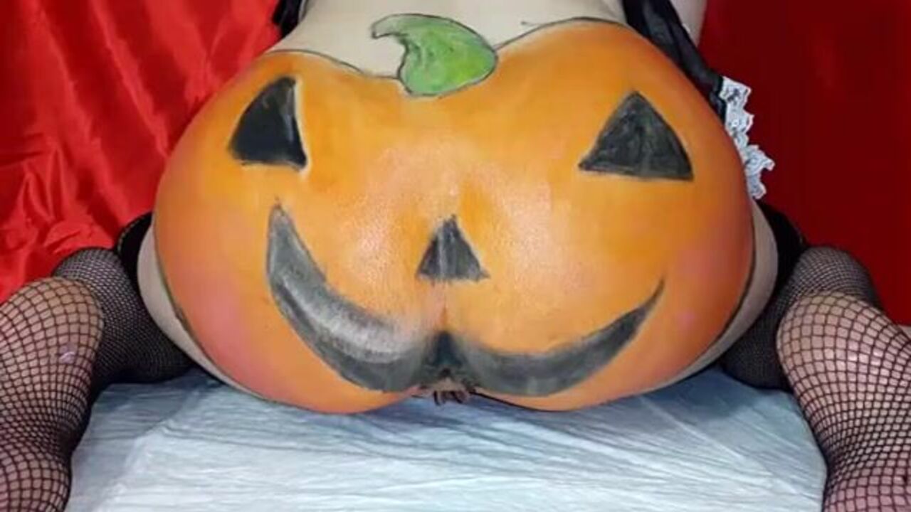 Watch these kinky scat videos featuring sluts getting their buttshole drilled and pooped on Halloween