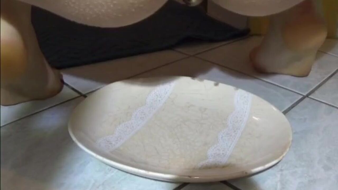 Watch this scatty slave get digested in a spinach field