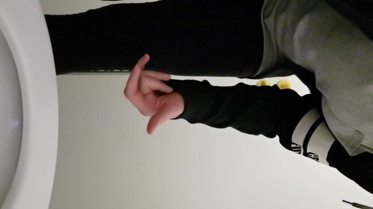 Bella Kackt gets down and dirty in her scat video