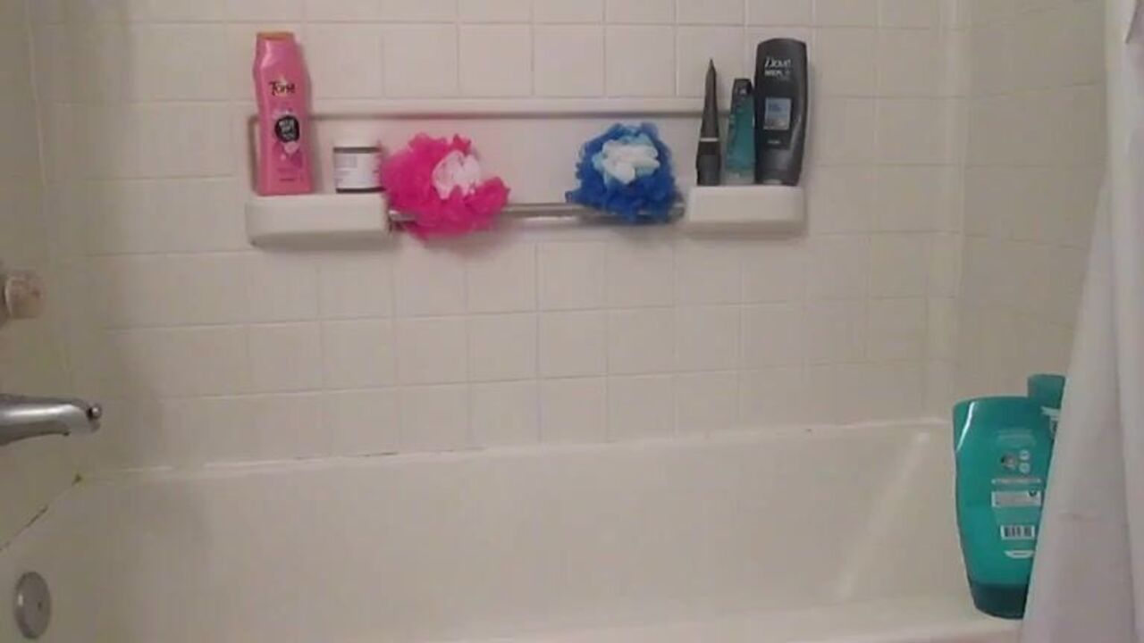 Watch this chubby babe pee in a bathtub like a filthy slut