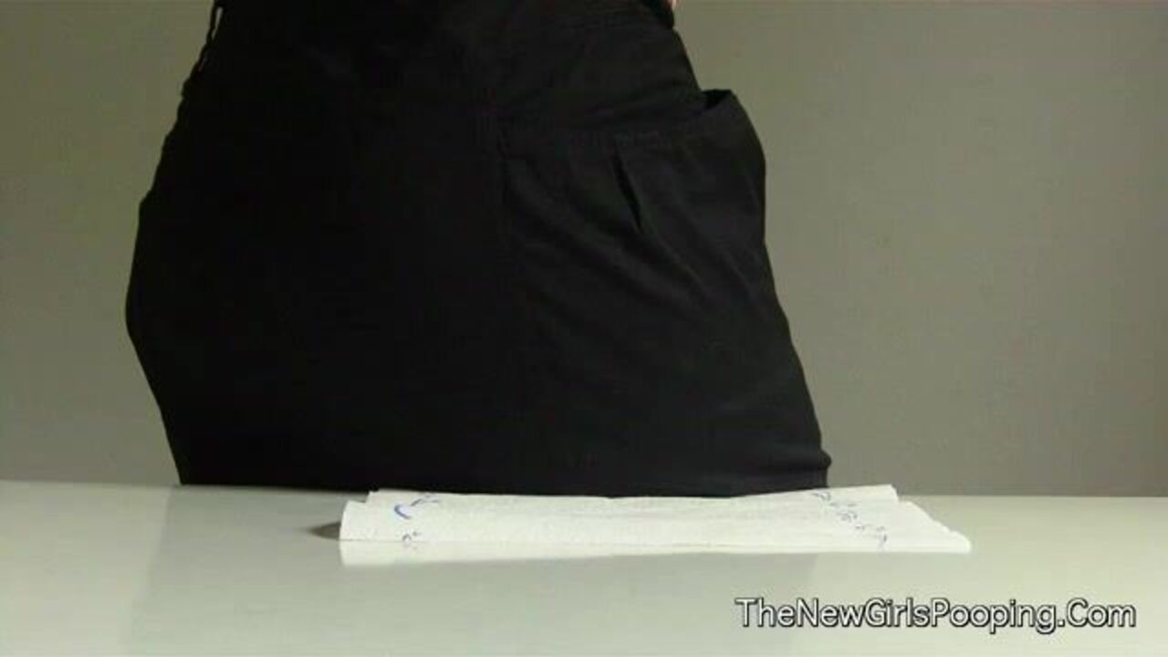 Gorgeous girl gets her scat pumped out in this dirty homemade porn video