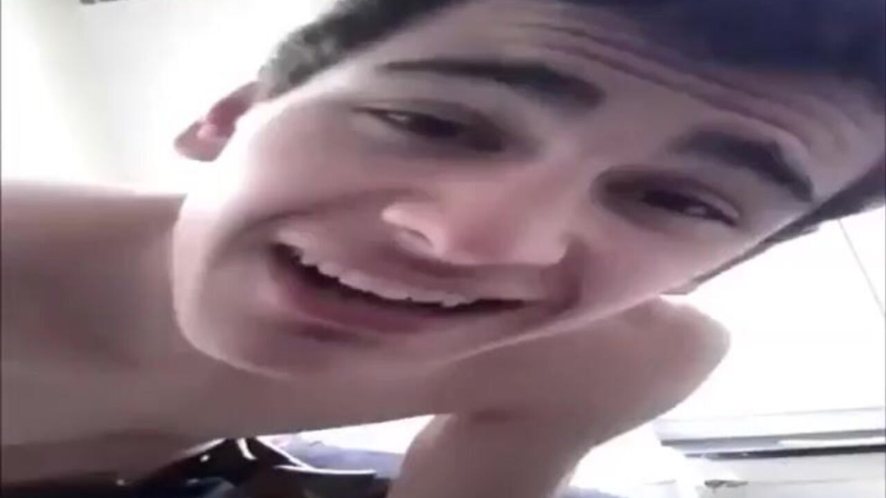 Two dudes scatting in the toilet at the same time!