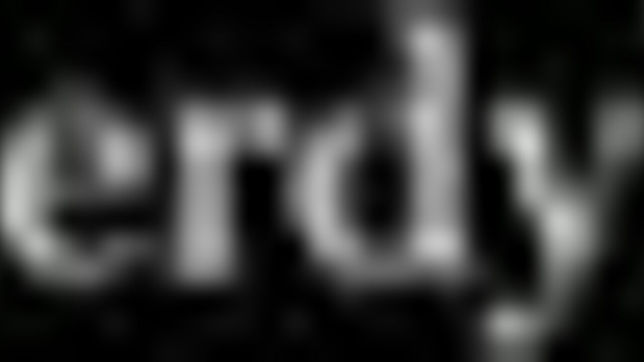 Get ready for a wild ride as Sweet Betty's scat collection gets splattered with messy alien faces