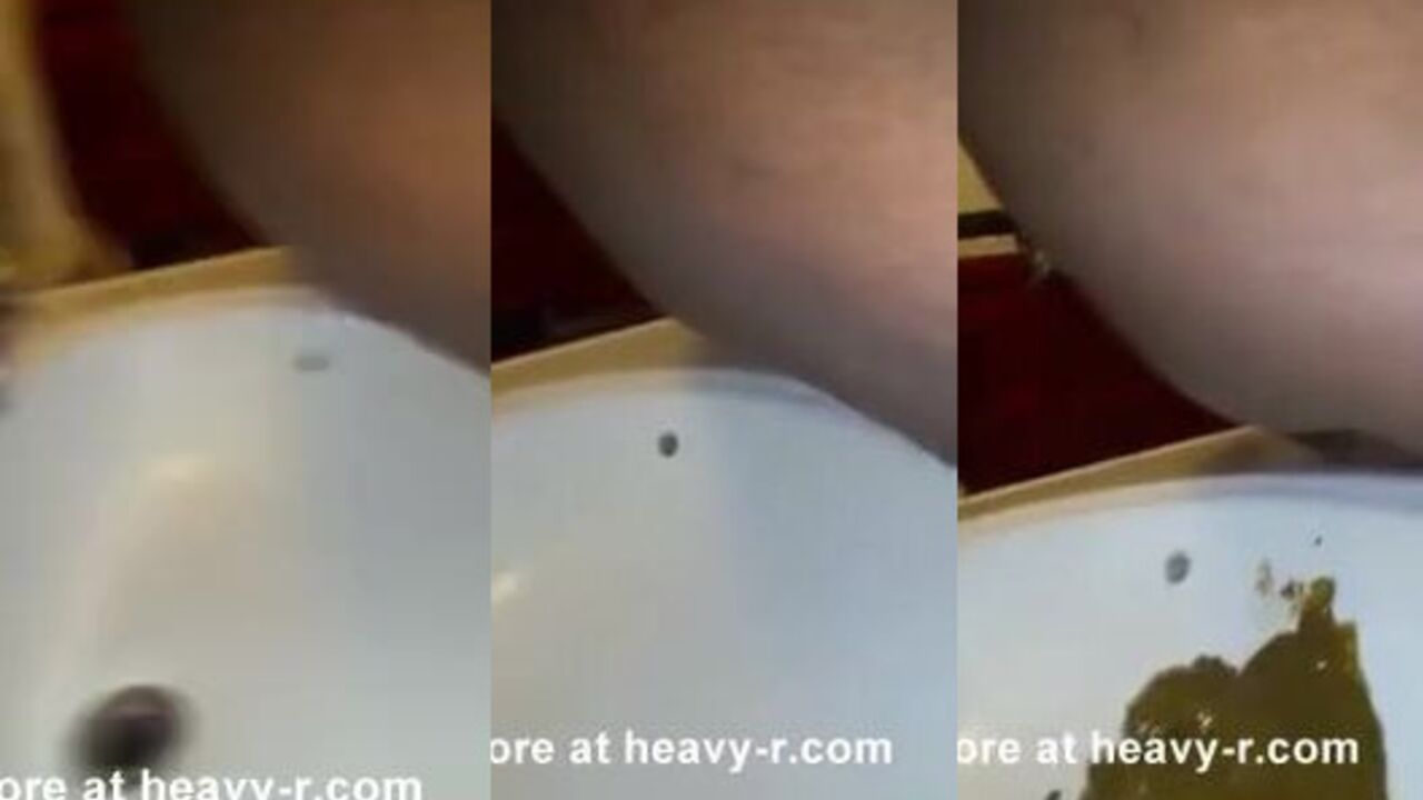 Nasty girl gets kinky with her scat and gets a nice load