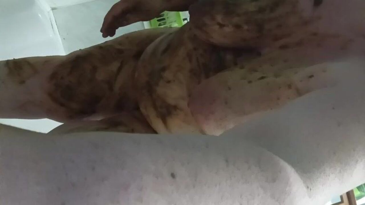 Watch these filthy sluts scat and get off on their scat fetish videos!