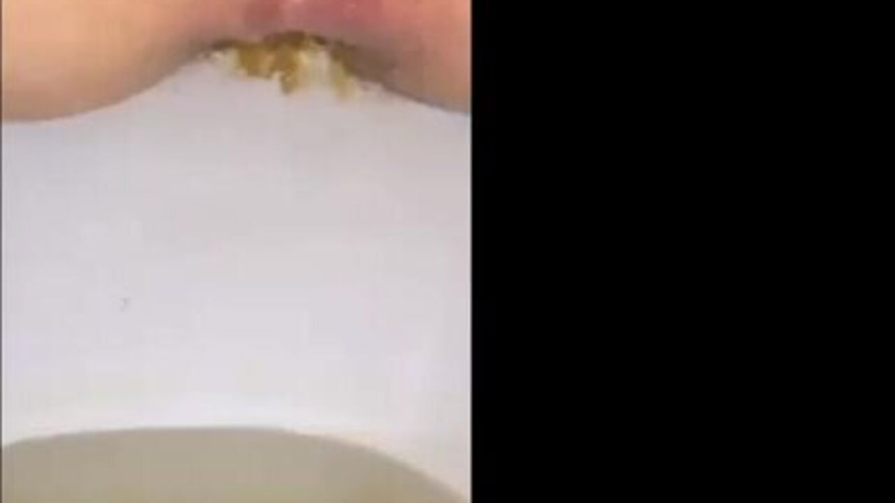 Watch this scat-loving slut get her ass drilled in a long turd video