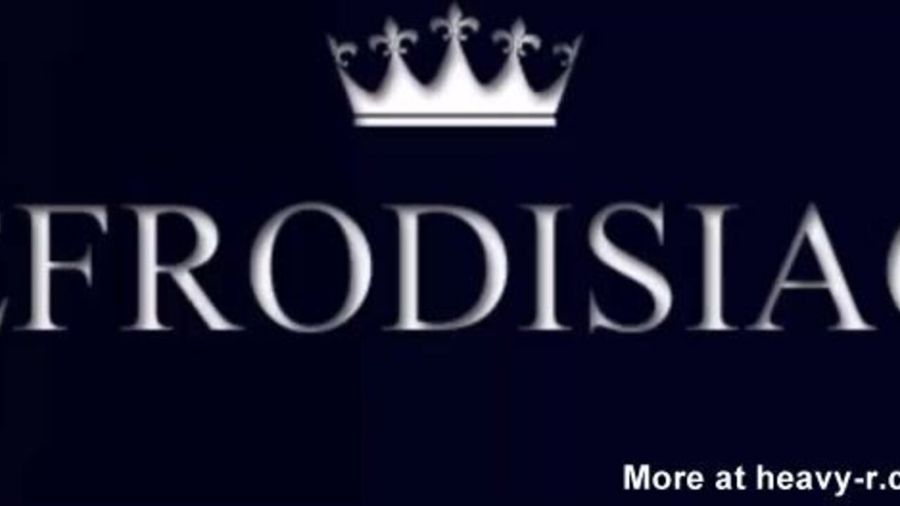 Amateur girl gets off on scatting and defecating in public