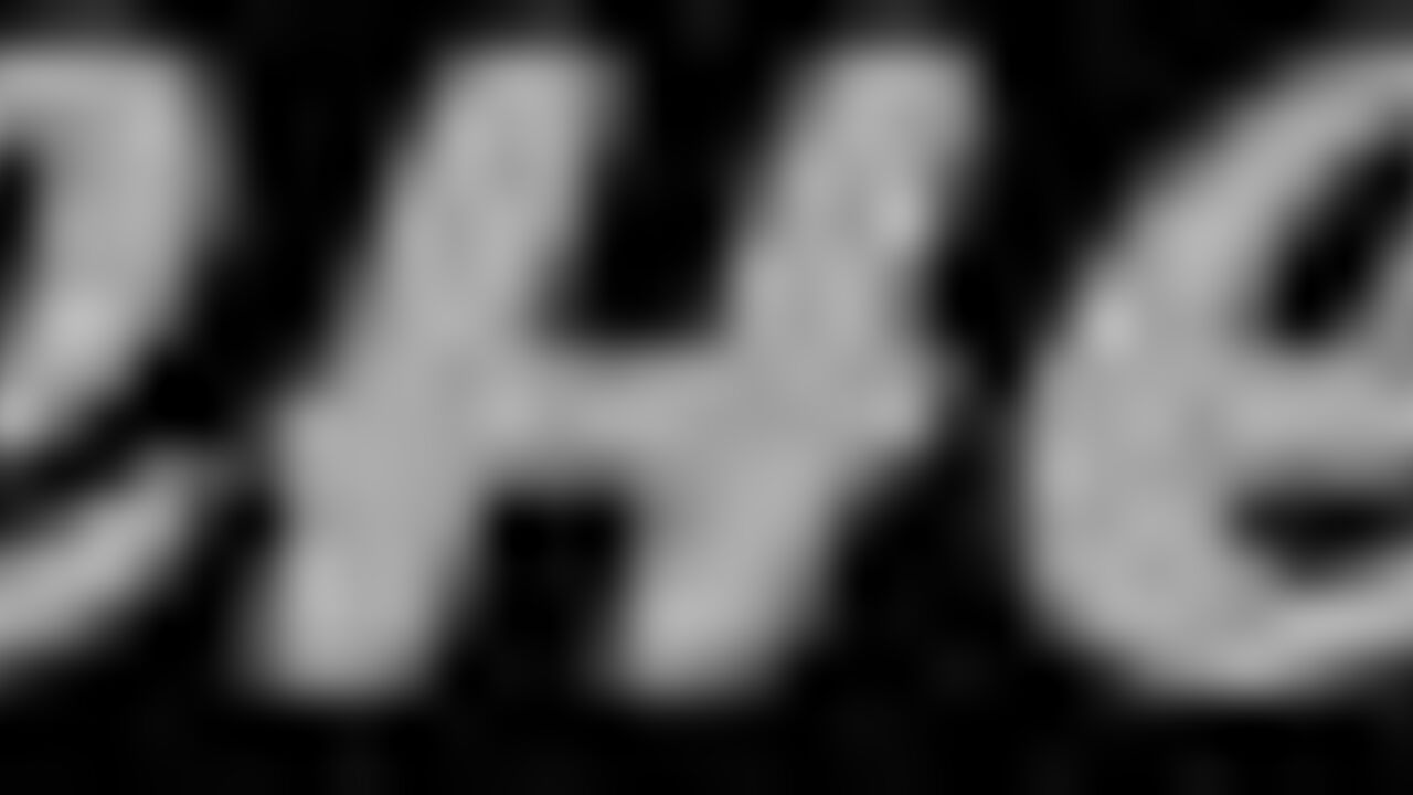 Watch this slutty babe take 4 huge loads in her scat!