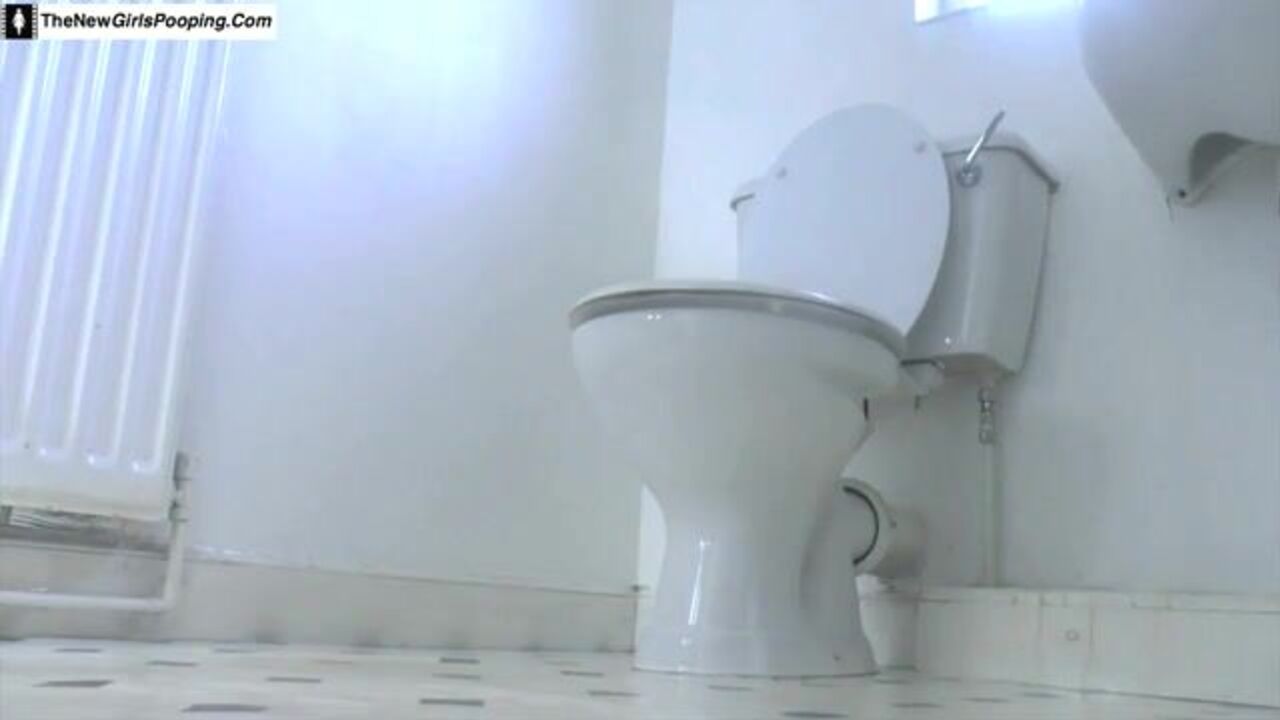 Watch this kinky scat porn video in pantyhose and high heels