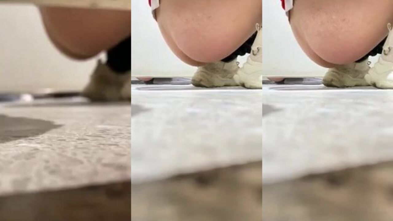 Watch as these guys squat & scat in a voyeuristic video