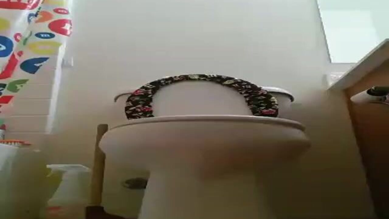 Brown Skinned Emptying Her Brown Shitting and Scatting