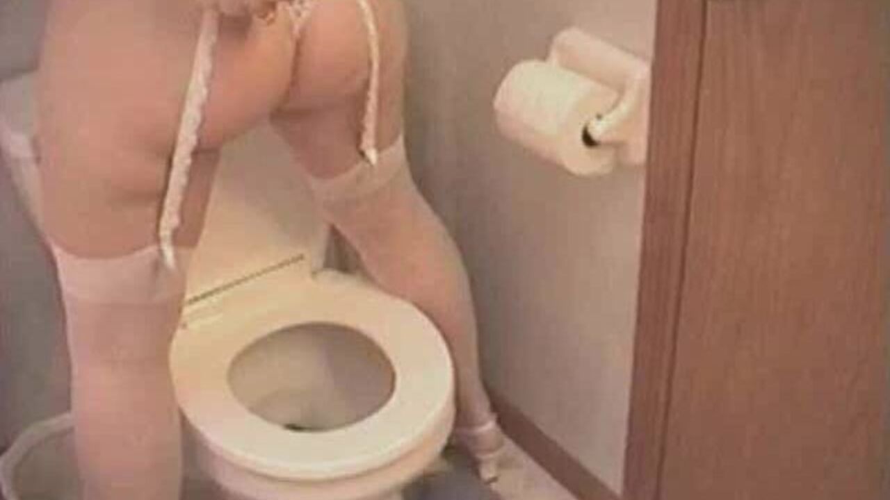 Watch this Russian slut get her scat stuffed and messy pooped