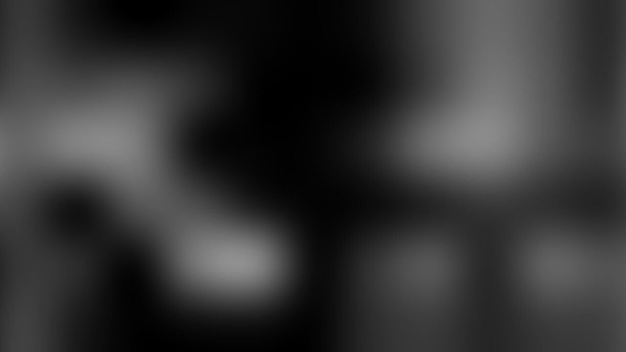 Demonstrate how to use a toilet in a crisis, with a sexy scat slave in the middle of it all!