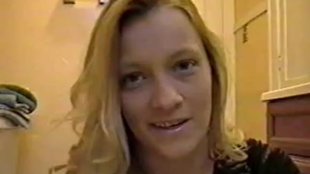 Sexy lady shits on the newspaper & gets a hot load of pee