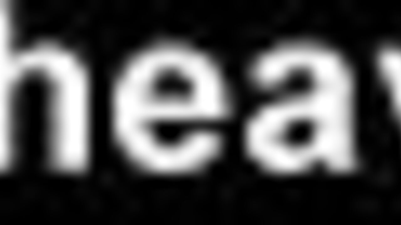 Watch this amateur slut eat her own scat off the car hood in her solo pussy fetish video