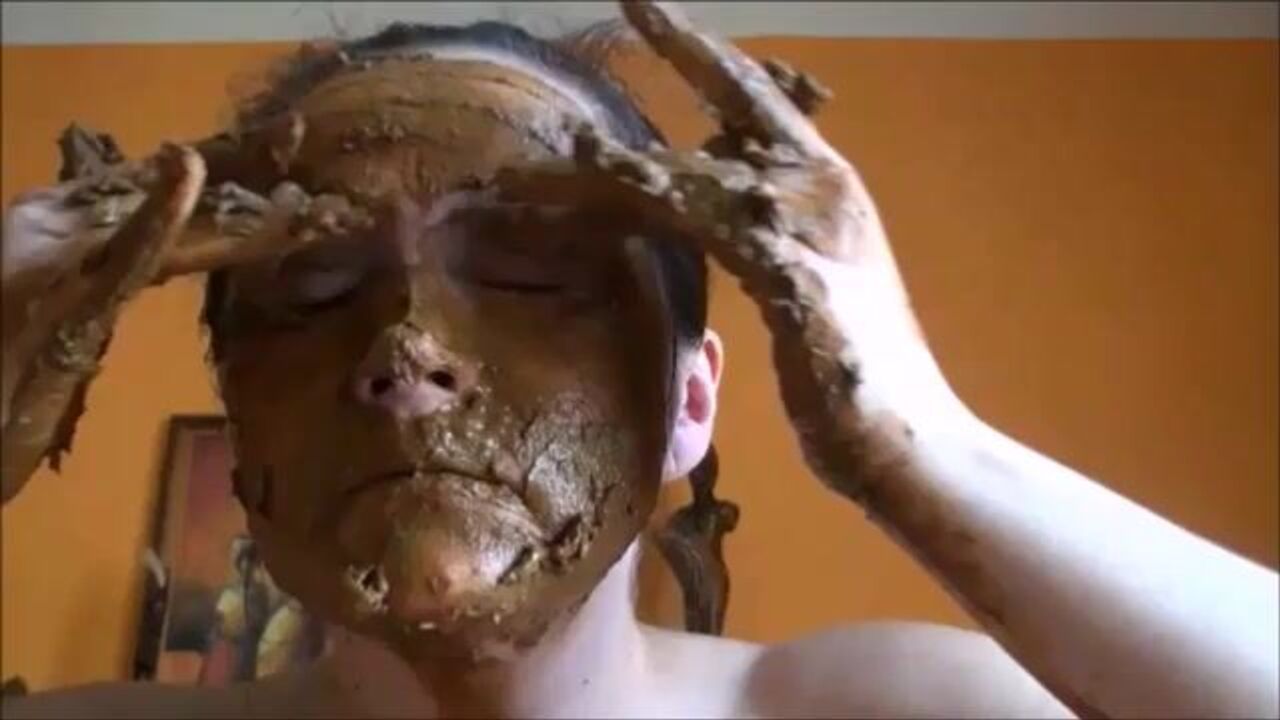 Watch this dirty scat girl get down and dirty in her pooped-up pussy