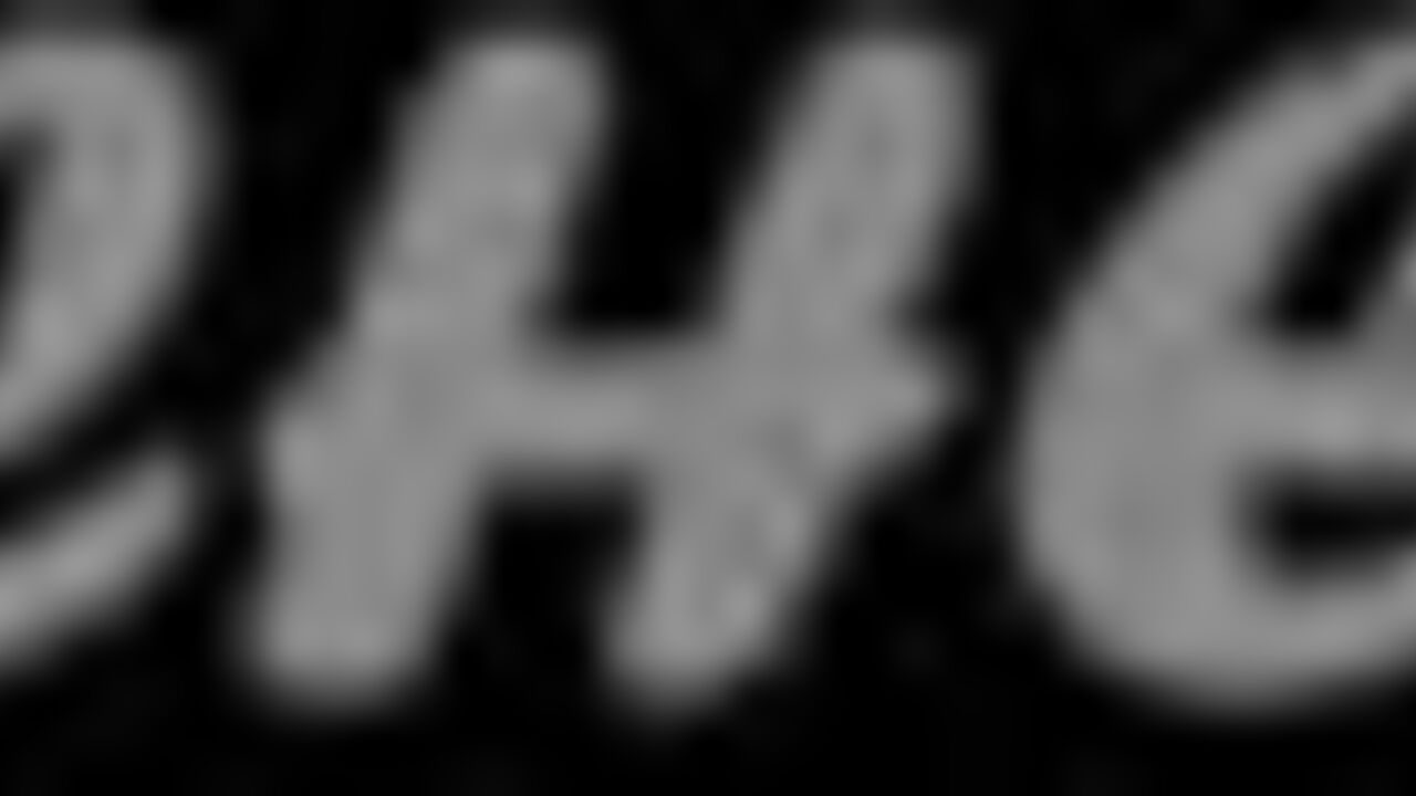 Get off to this scat porn video featuring five kinky chicks getting their pussies stuffed with poo