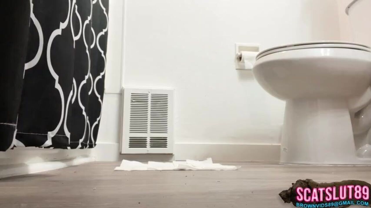 Beautiful BBW with a fat ass gets messy and bouncing on a huge scat