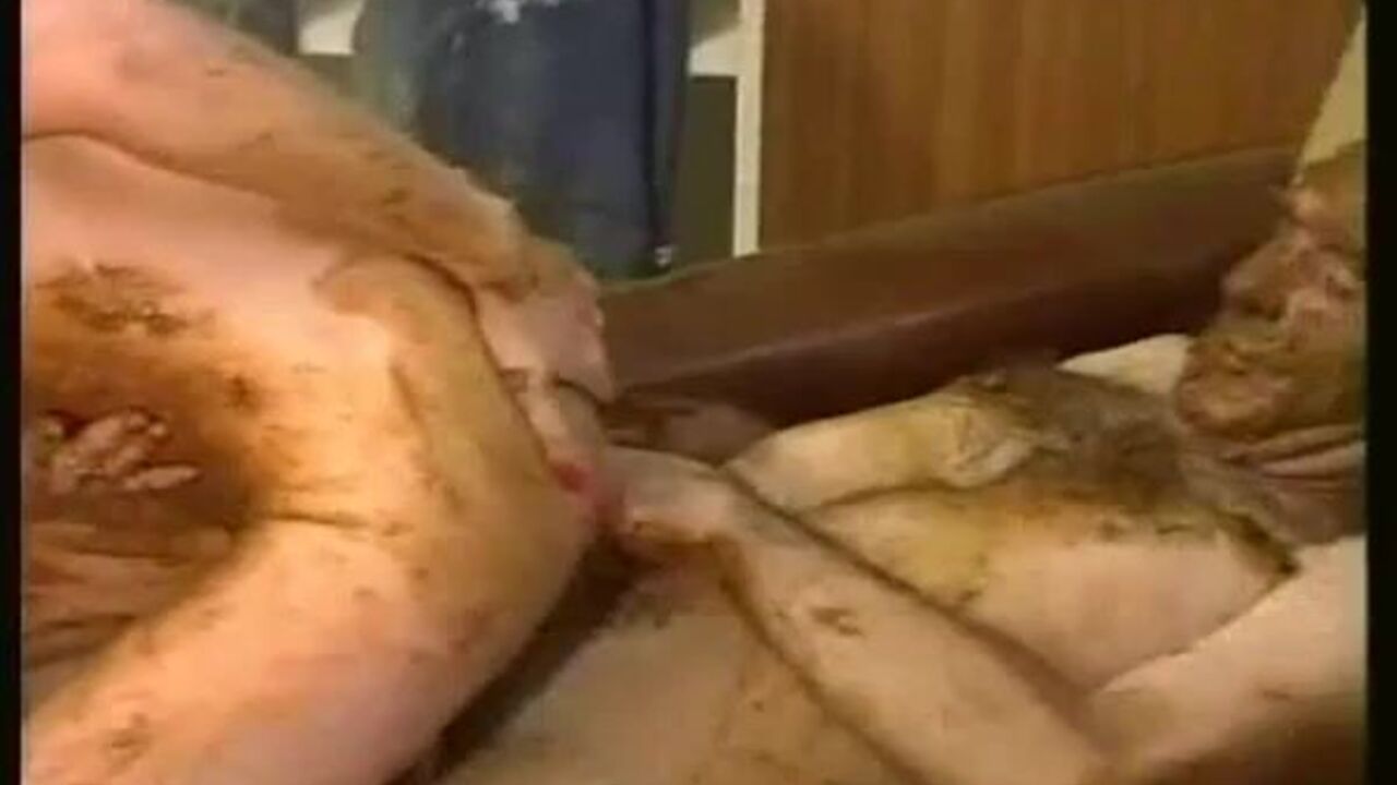 Watch this mature slut get drenched in her own jizz while scatting