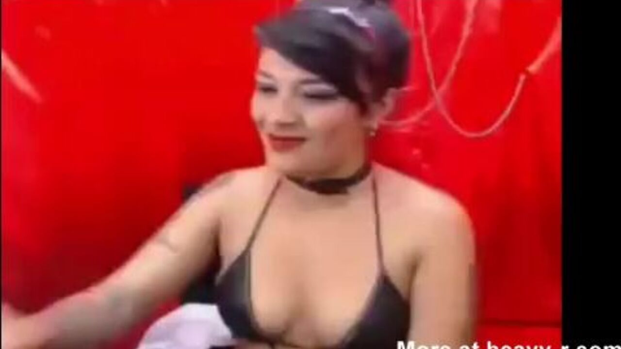 Latina slut stuffs her pussy with a filthy toy while scatting and moaning in solo play