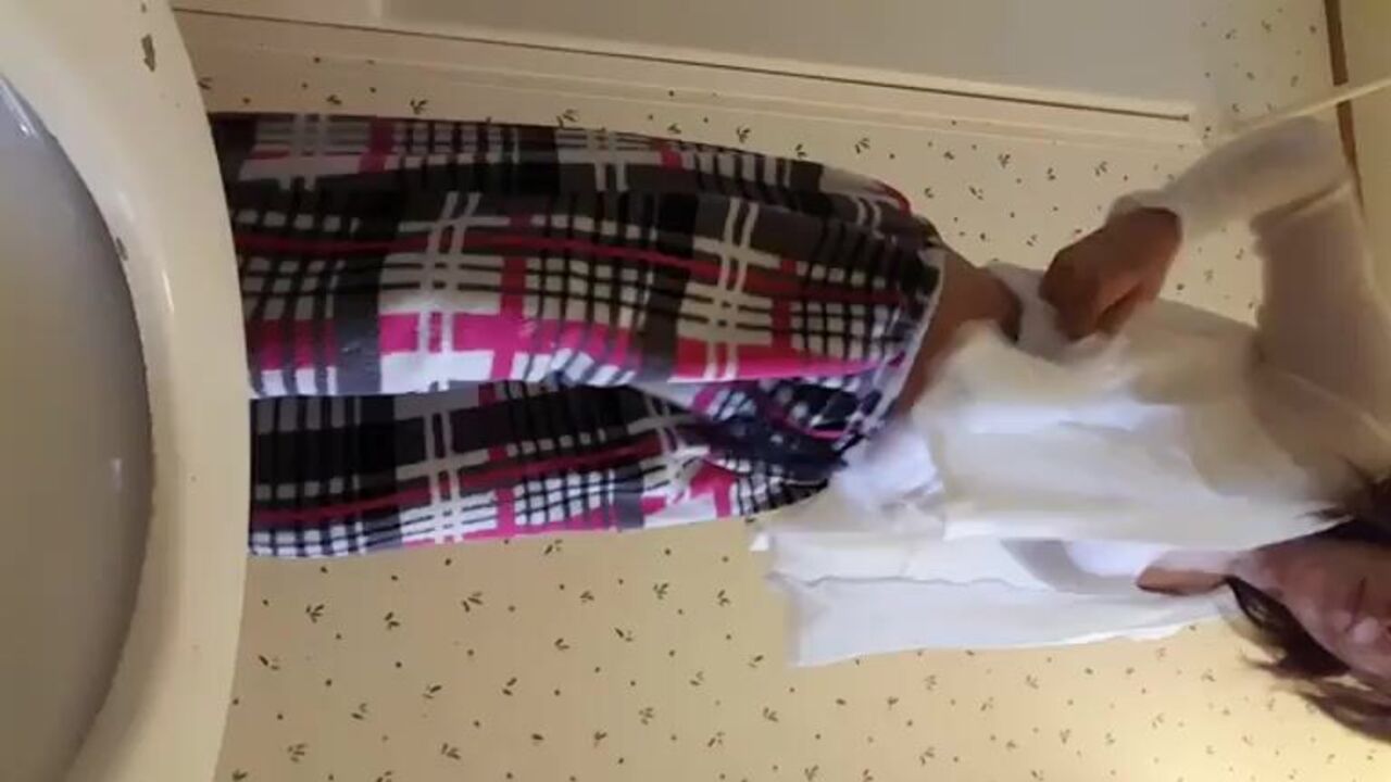 Watch this amateur girl get kinky with scat, piss and poo in solo play