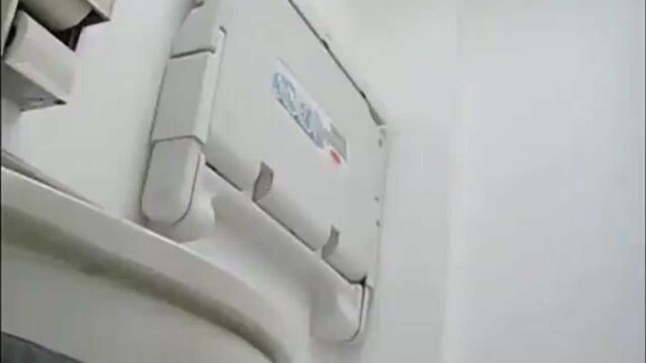 Watch this dirty little midget getting off with her scat fetish video