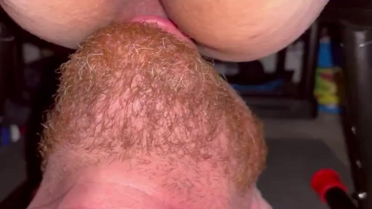 BBW eats fish guts & gets diarrhea after feast of scat