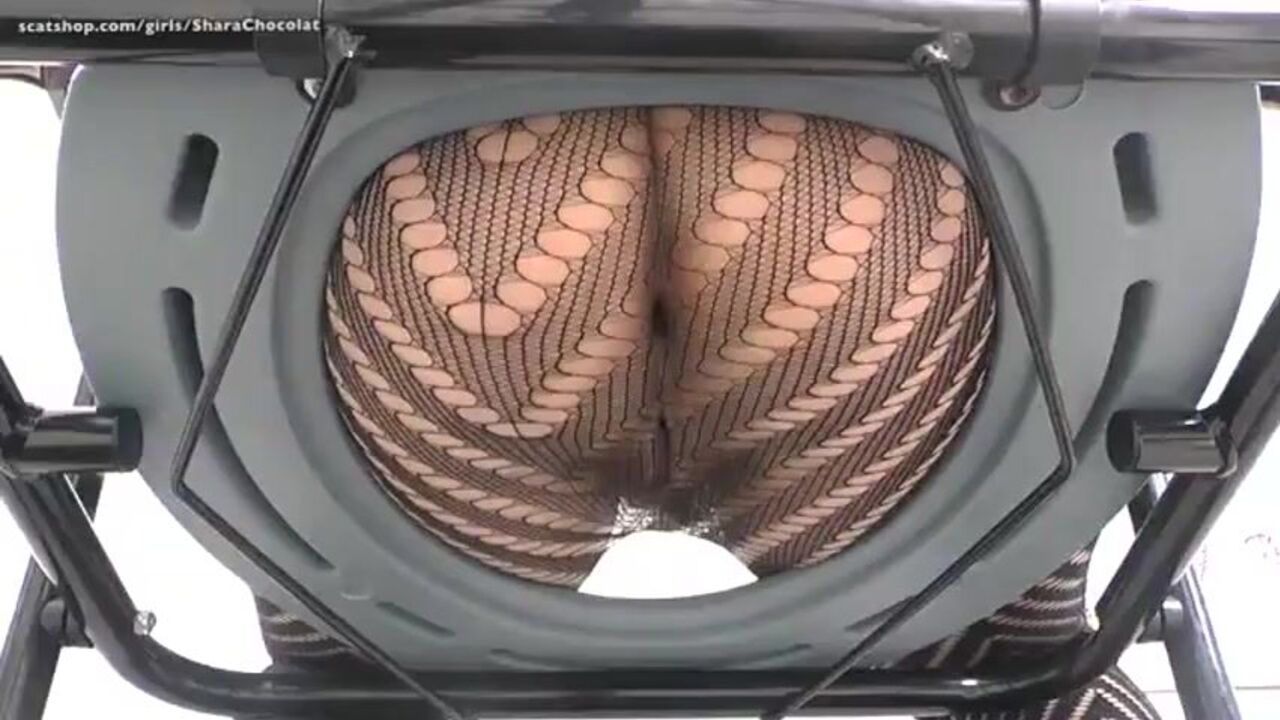 Watch her filthy tights get down and dirty in the toilet