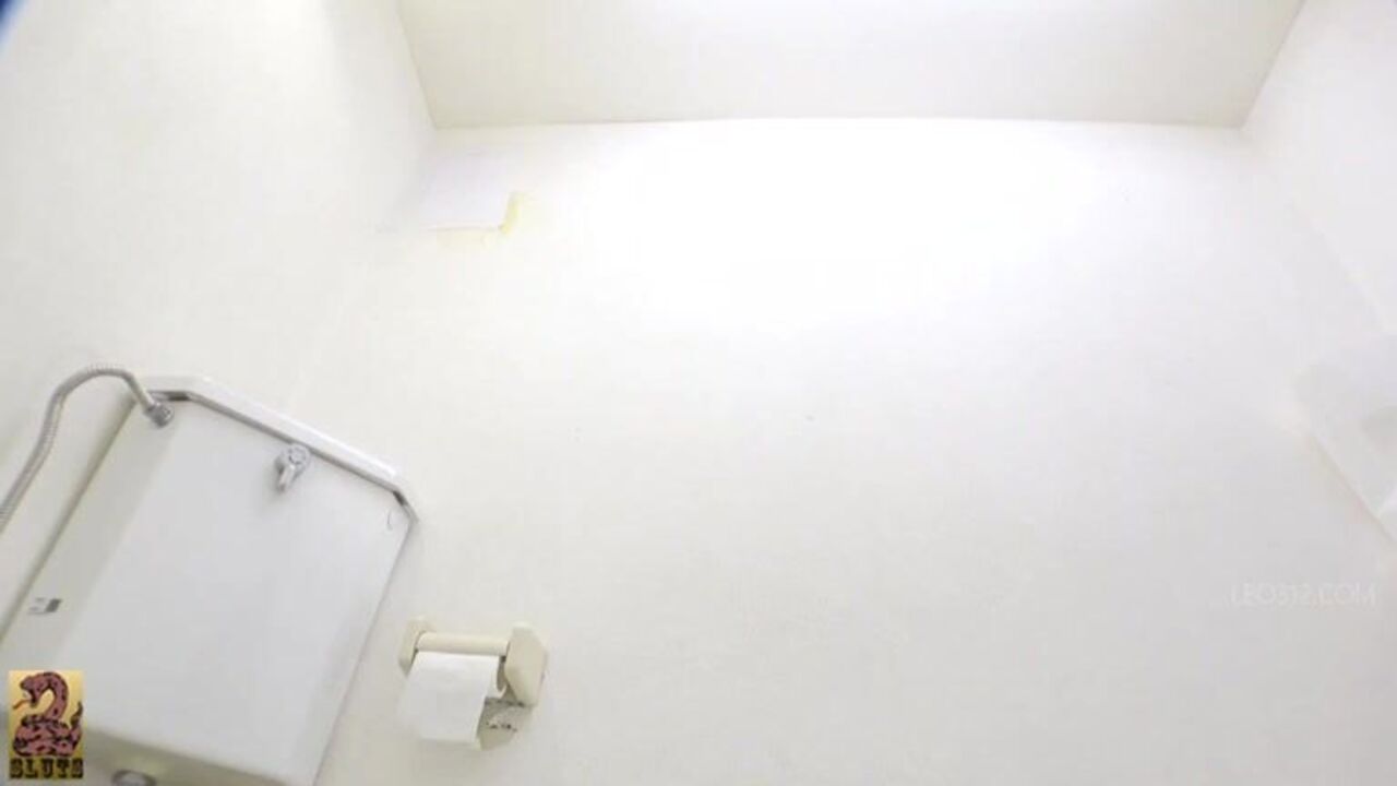 This filthy slut couldnt hold back her huge load!