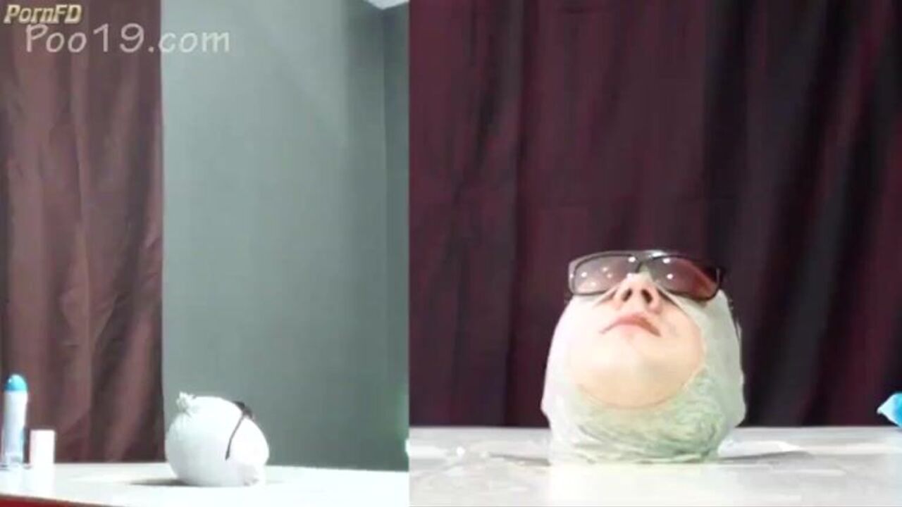 Yana's first time shitting in a group - Part 2