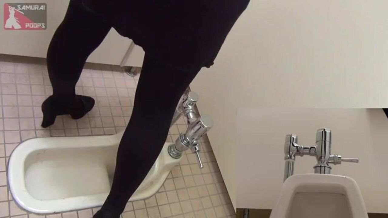 Watch this Japanese slut get down and dirty with her toilet