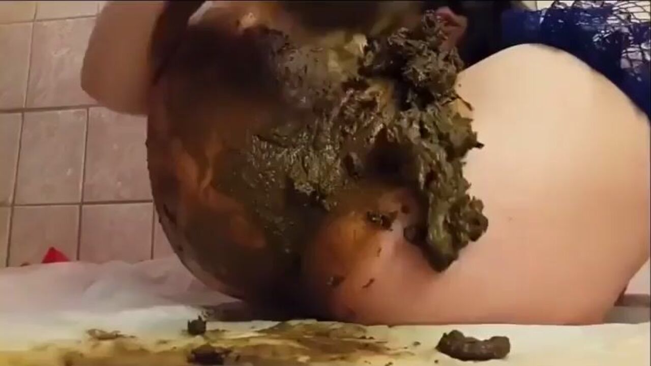 Watch these kinky scat videos featuring kinky scat girls getting off in wild ways!