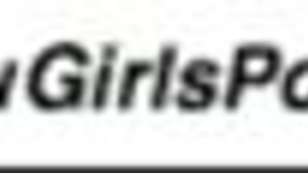 Ladyot2mp4 goes wild with farting, talking dirty and taking a leak in the toilet