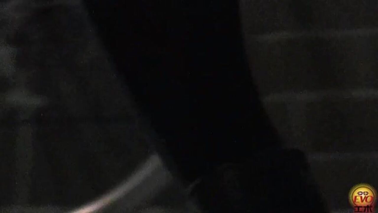 Watch this Japanese girl drop a juicy load of scat like a hot load of mud