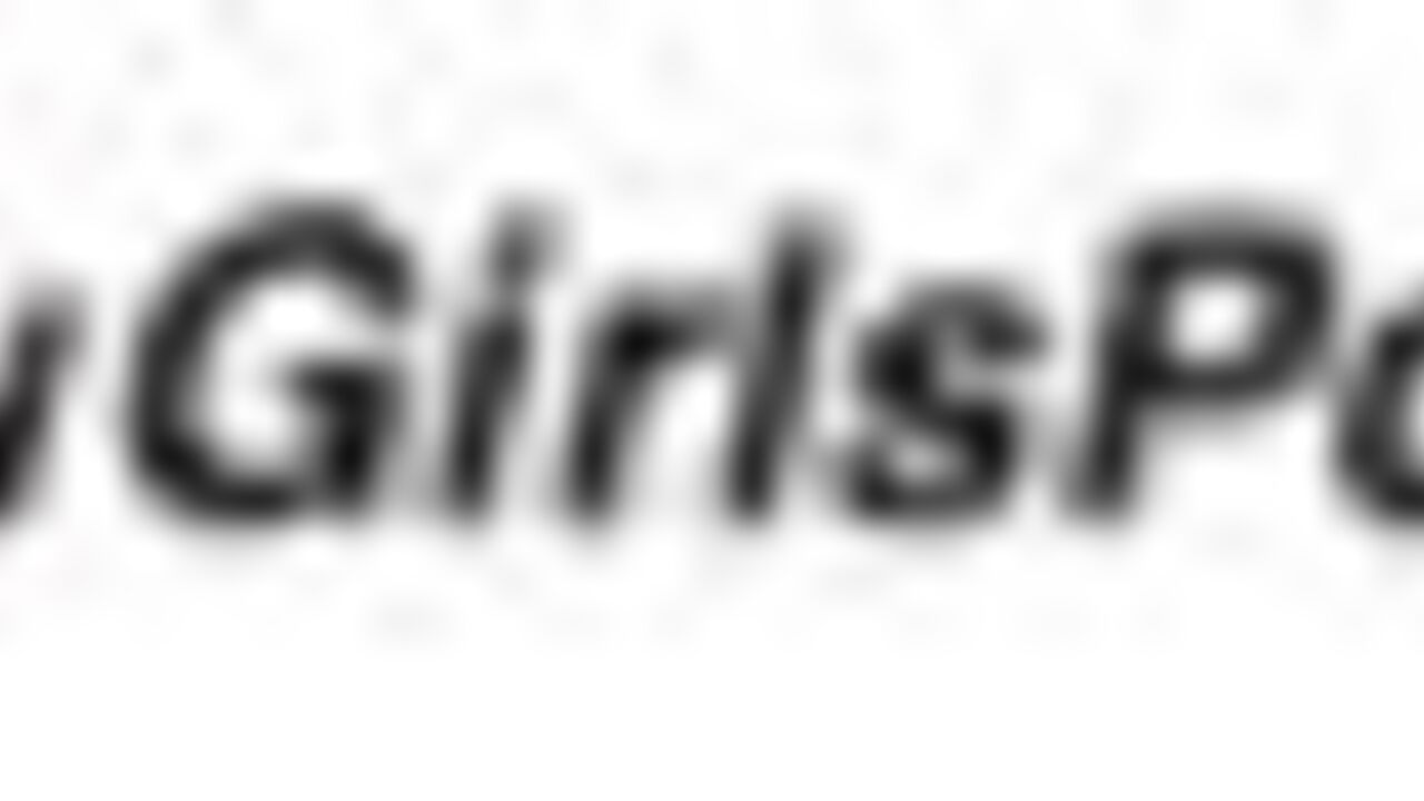 Watch this filthy slut get a proper pissing treatment