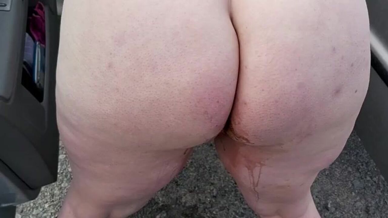 Nutzvieh gets her scat fetish satisfied on Arschloch