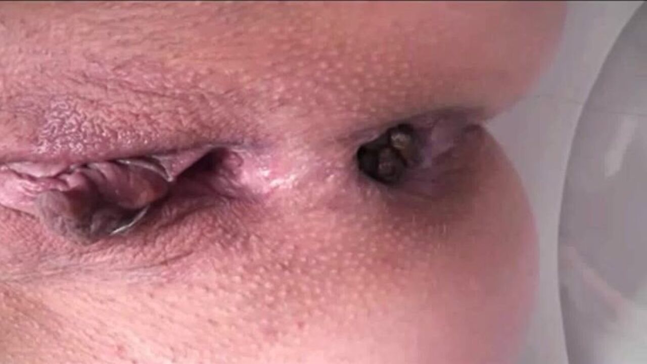 Leeloo's wild scat fetish video with a slutty pussy slave