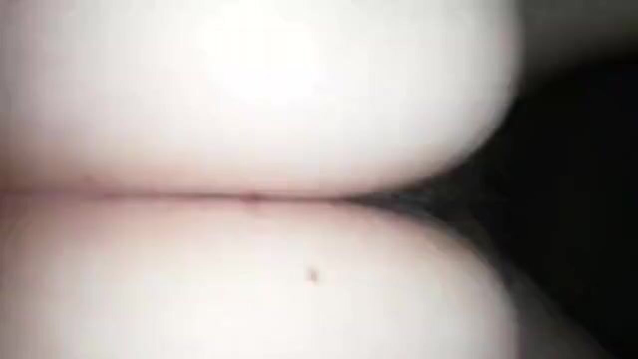 Watch this amateur slut get her filthy nails and scat on in this dirty scat video