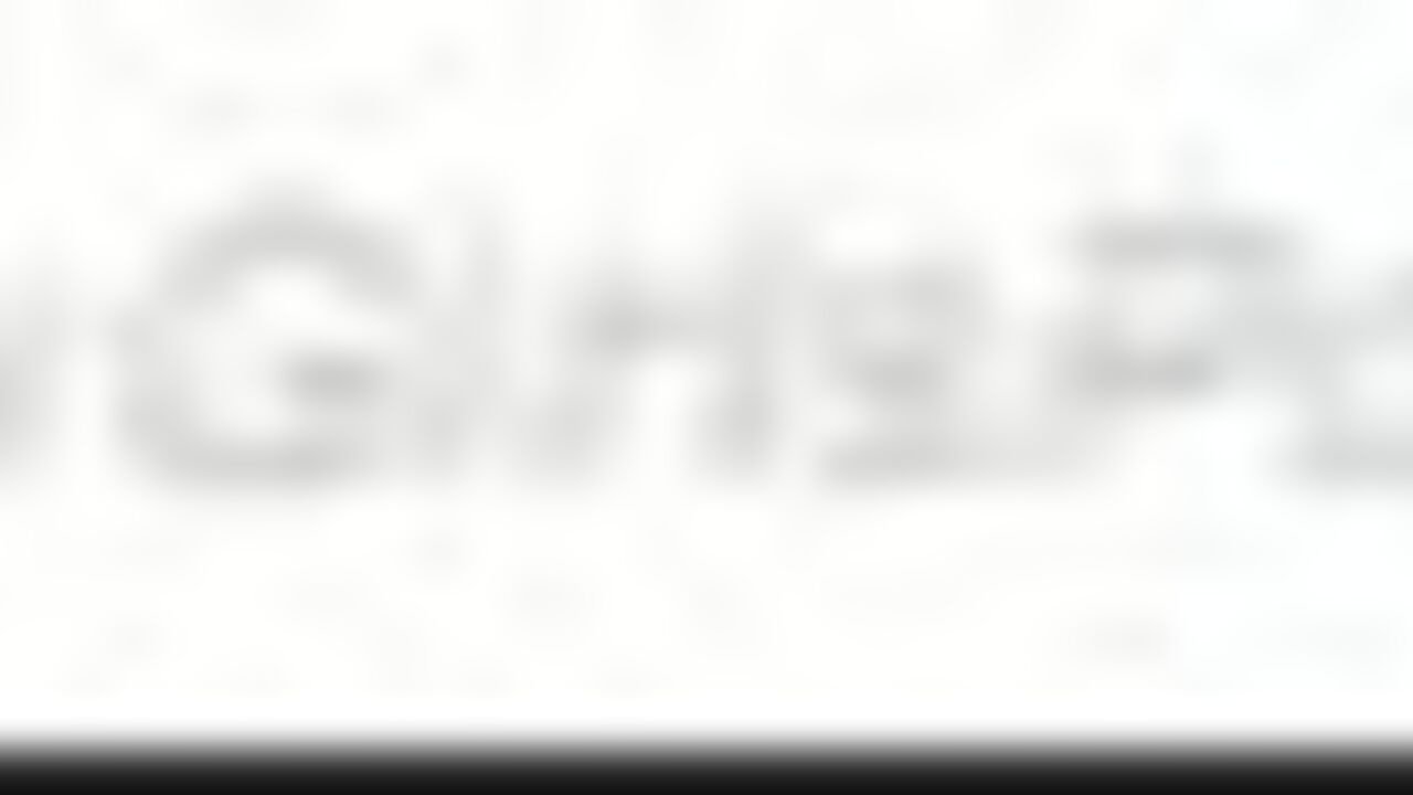 Watch this filthy secretary take a filthy load in her mouth