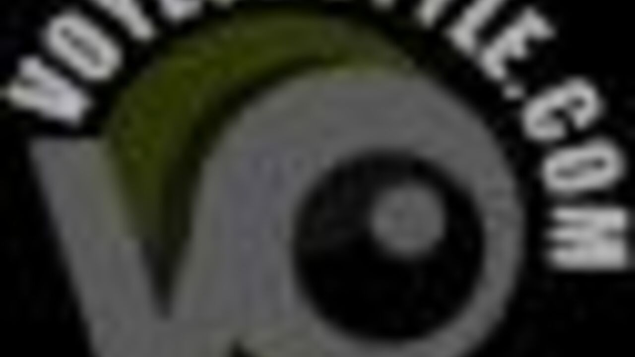 Watch these filthy gym poos get their scat and shitting needs satisfied