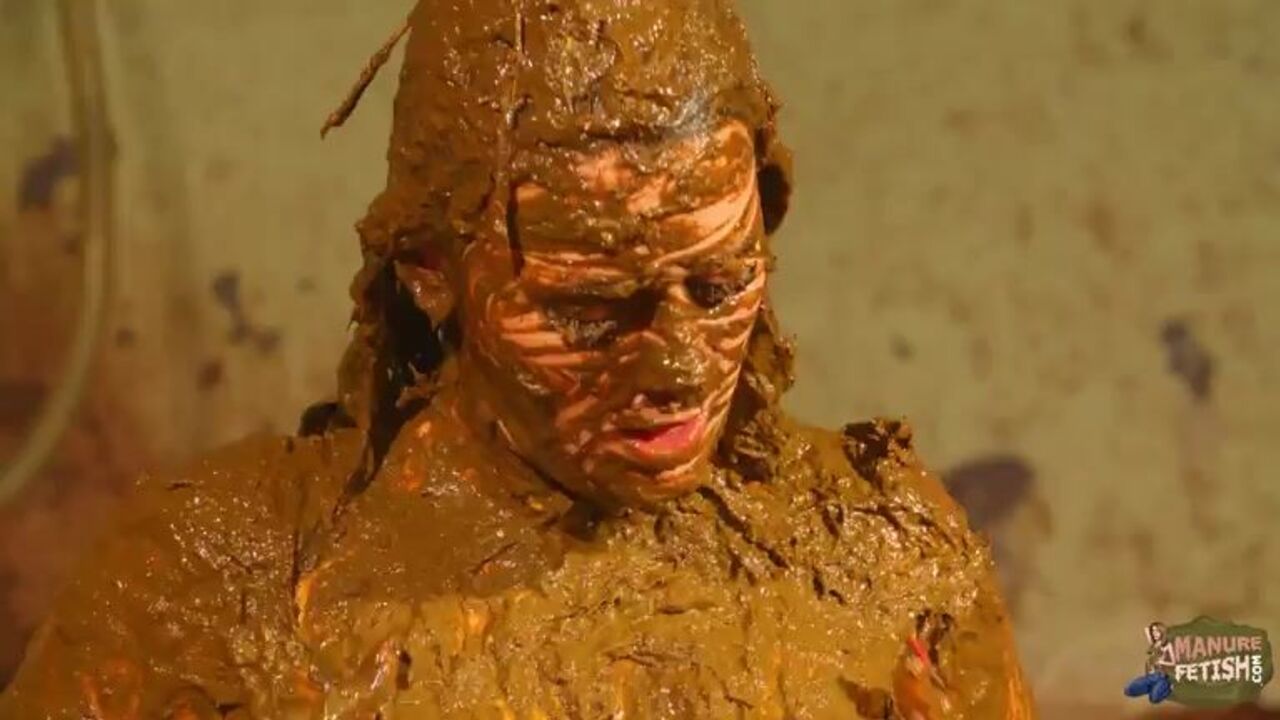 Betty gets her scat covered in cow dung & gets a messy surprise