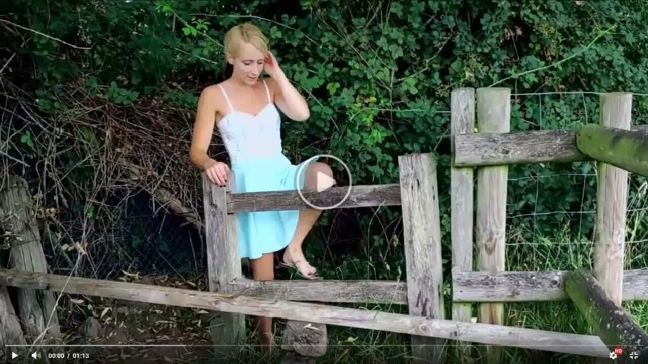 Blonde bombshell gets off on turds & golden showers