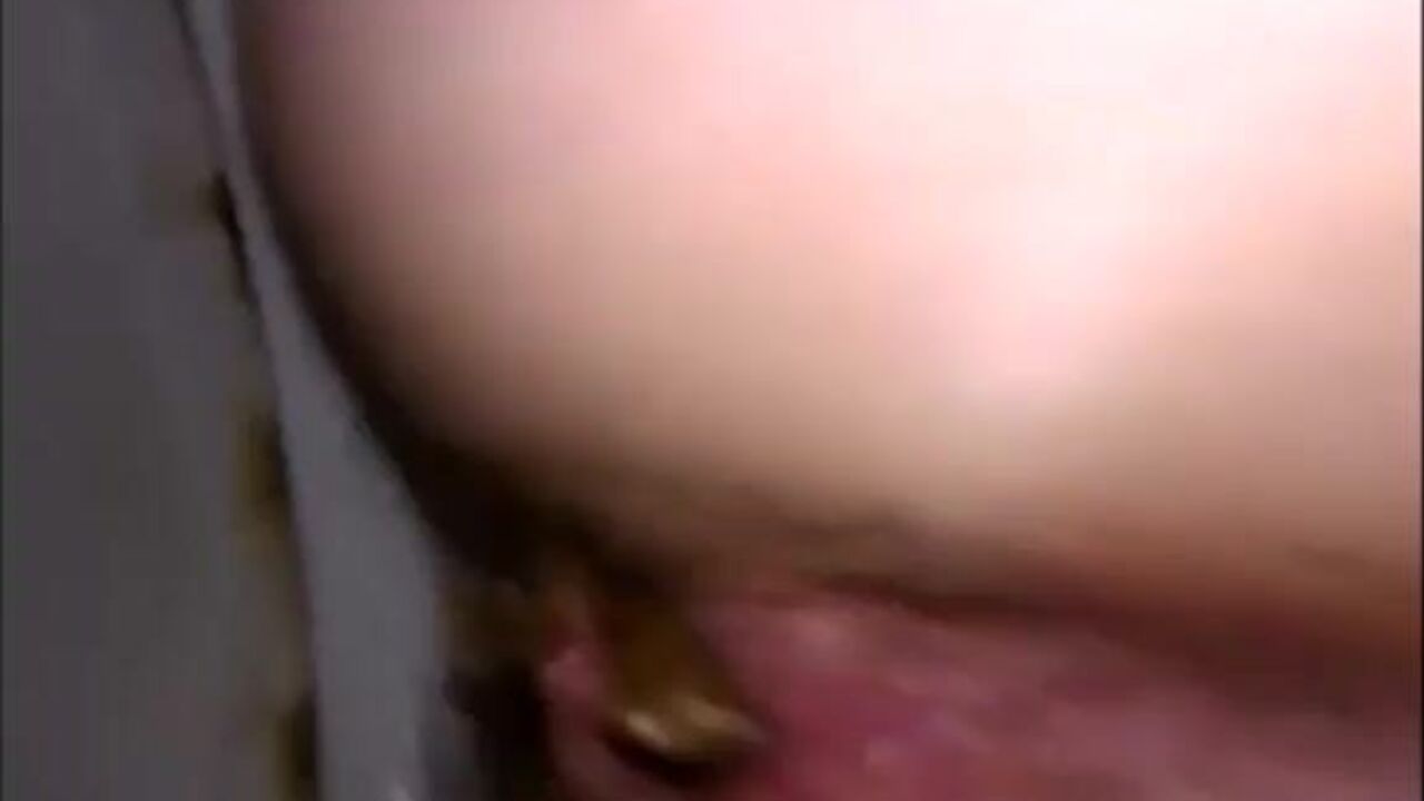 Intense closeup of hairy pussy & ass of scatty chick getting waterlogged